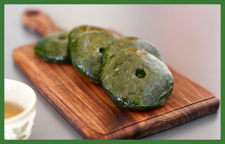 Gangwha Wormwood Rice Cake (Gaetteok)